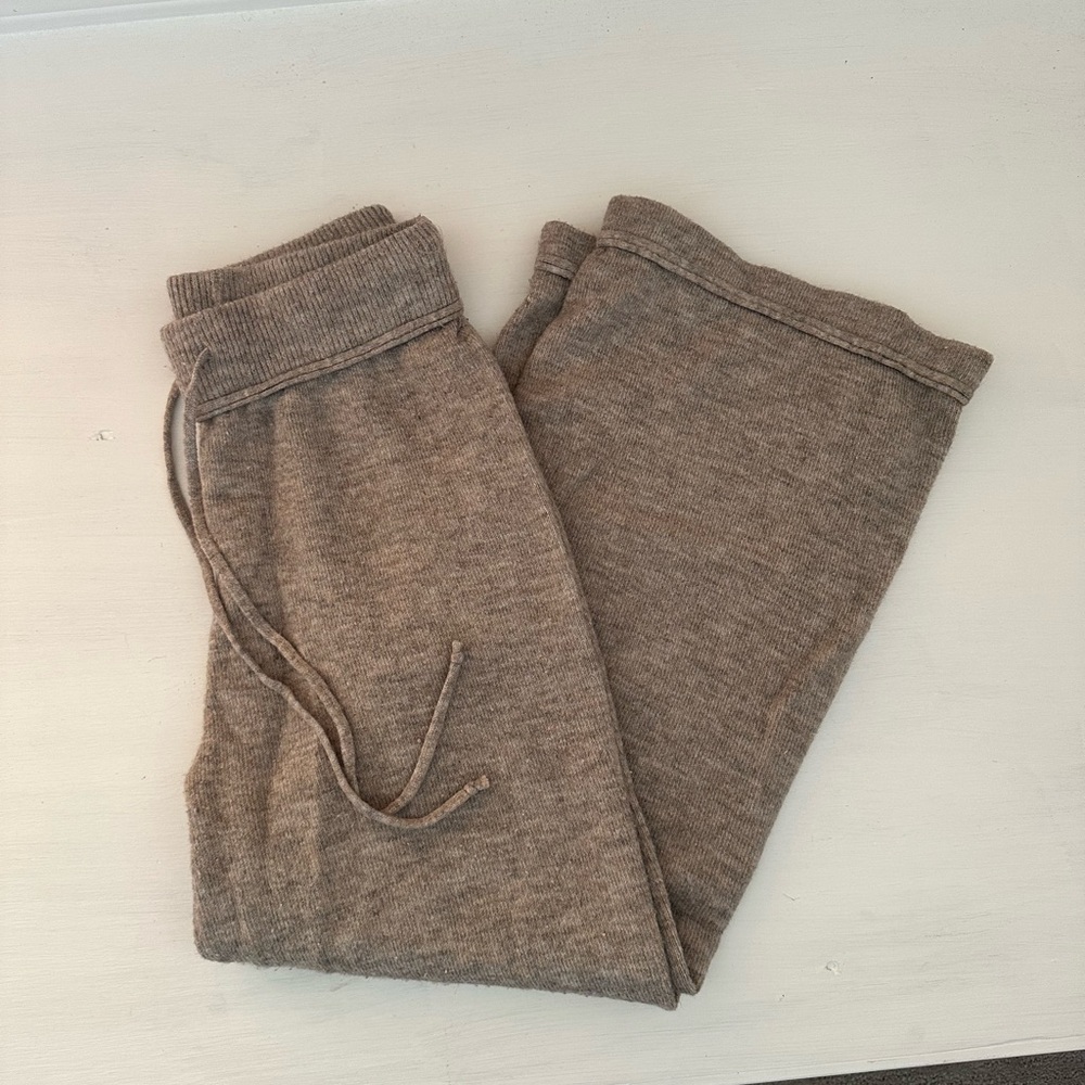 Women’s sweater knit pants
